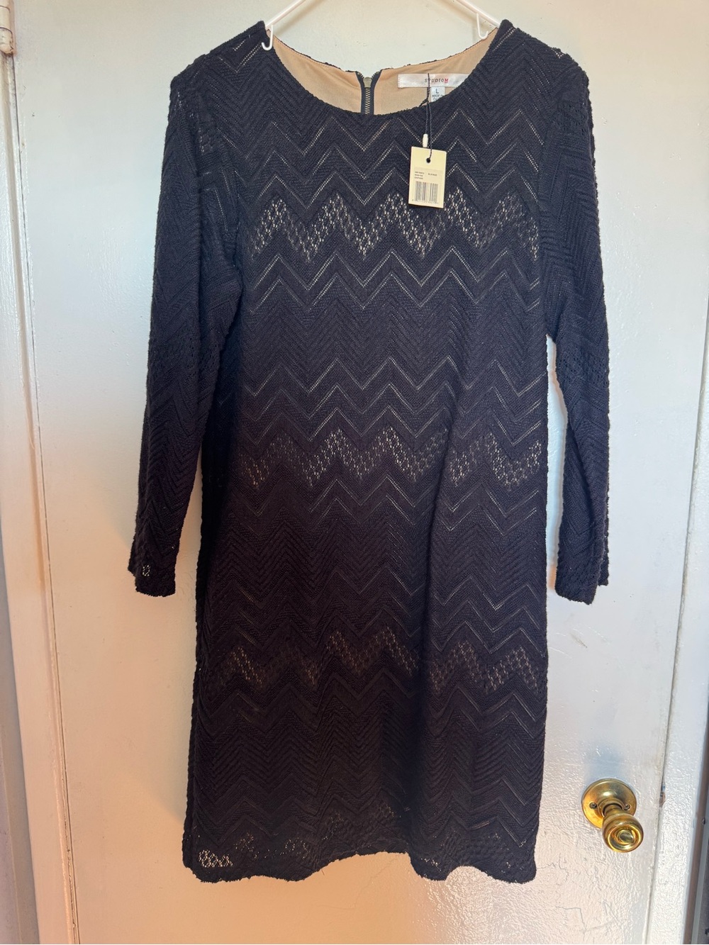 Studio M Black Long Sleeve Chevron Lace Shift Dress